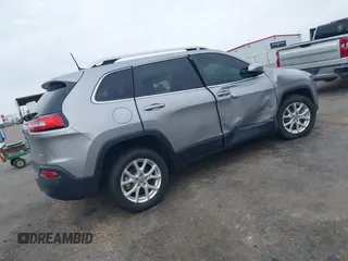 2018 Jeep Cherokee Latitude Plus with VIN 1C4PJLLB2JD543032, listed as a IAAI auction lot 41822368 with 114,145 mi miles. Bid and sale history available at carsss.com. Image 4.