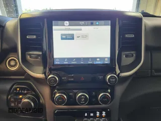 2022 Ram 1500 Big Horn z VIN 1C6RRFFG4NN269611, wystawiony jako IAAI lot #42566377 z przebiegiem 97 169 mil mil oraz . Historia ofert i sprzedaży dostępna na DreamBid. Obrazek 6.