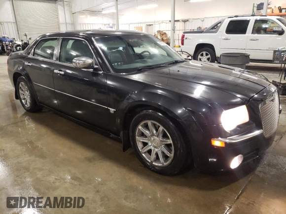 2005 Chrysler 300 C z VIN 2C3JA63H55H119210, wystawiony jako Copart lot #54727045 z przebiegiem 148 202 mil mil oraz Szkoda całkowita • Salvage title. Historia ofert i sprzedaży dostępna na DreamBid. Obrazek 4.