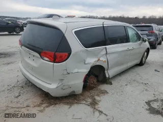2020 Chrysler Pacifica Touring with VIN 2C4RC1FG5LR152522, listed as a Copart auction lot 47253245 with 43,020 mi miles and Salvage Title. Bid and sale history available at carsss.com. Image 3.