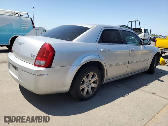 2006 Chrysler 300 Touring z VIN 2C3KA53GX6H531405, wystawiony jako Copart lot #55537945 z przebiegiem 116 950 mil mil oraz Szkoda całkowita • Salvage title. Historia ofert i sprzedaży dostępna na DreamBid. Obrazek 3.