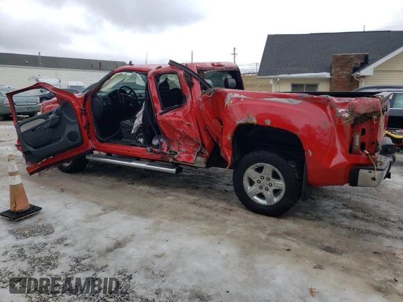 2013 GMC Sierra 1500 SLT z VIN 1GTR2WE7XDZ203277, wystawiony jako Copart lot #43795385 z przebiegiem 117 802 mil mil oraz Szkoda całkowita • Salvage title. Historia ofert i sprzedaży dostępna na DreamBid. Obrazek 2.