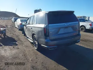 2021 Cadillac Escalade Premium Luxury z VIN 1GYS4CKL2MR231788, wystawiony jako IAAI lot #41630686 z przebiegiem 56 672 mil mil oraz . Historia ofert i sprzedaży dostępna na DreamBid. Obrazek 3.