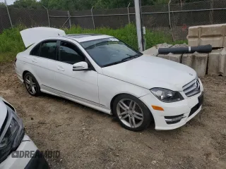 2013 Mercedes-Benz C 300 Sport z VIN WDDGF8AB2DR248141, wystawiony jako Copart lot #57864995 z przebiegiem 80 975 mil mil oraz Szkoda całkowita • Salvage title. Historia ofert i sprzedaży dostępna na DreamBid. Obrazek 4.