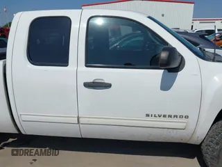 2013 Chevrolet Silverado 1500 LT with VIN 1GCRKSE72DZ116644, listed as a IAAI auction lot 42203289 with 195,165 mi miles and . Bid and sale history available at DreamBid. Image 13.