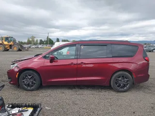 2020 Chrysler Pacifica Touring with VIN 2C4RC1FG6LR142887, listed as a IAAI auction lot 42260931 with 50,008 mi miles and . Bid and sale history available at DreamBid. Image 14.