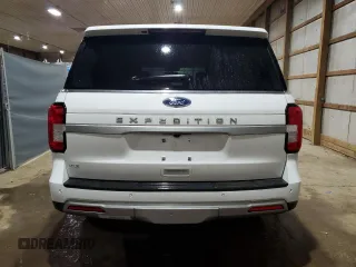 2024 Ford Expedition XLT with VIN 1FMJU1H84REA47391, listed as a Copart auction lot 43958465 with 25,182 mi miles and Clean Title. Bid and sale history available at carsss.com. Image 6.