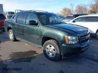 2013 Chevrolet Avalanche LS with VIN 3GNMCEE02DG321870, listed as a IAAI auction lot 41230404 with 114,216 mi miles. Bid and sale history available at carsss.com. Image 1.