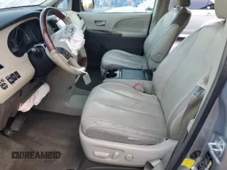 2012 Toyota Sienna XLE AAS z VIN 5TDYK3DC7CS220708, wystawiony jako Copart lot #58295075 z przebiegiem 154 529 mil mil oraz Szkoda całkowita • Salvage title. Historia ofert i sprzedaży dostępna na DreamBid. Obrazek 7.