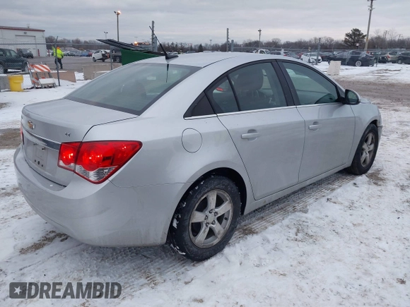 2014 Chevrolet Cruze 1LT z VIN 1G1PC5SB3E7224548, wystawiony jako IAAI lot #41318399 z przebiegiem 185 087 mil mil oraz . Historia ofert i sprzedaży dostępna na DreamBid. Obrazek 4.