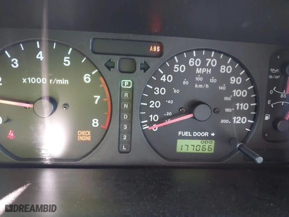 2002 Isuzu Trooper S with VIN JACDS58X227J04699, listed as a IAAI auction lot 42017678 with 177,066 mi miles. Bid and sale history available at carsss.com. Image 7.