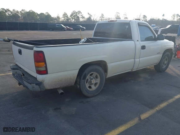 2000 Chevrolet Silverado 1500 with VIN 1GCEC14W5YE140495, listed as a IAAI auction lot 41481120 with 145,631 mi miles. Bid and sale history available at carsss.com. Image 4.