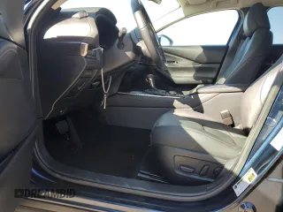 2021 Mazda CX-30 Preferred with VIN 3MVDMACL0MM271207, listed as a Copart auction lot 82536034 with 36,200 mi miles and Salvage Title. Bid and sale history available at DreamBid. Image 7.