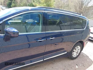 2017 Chrysler Pacifica Touring L with VIN 2C4RC1BG7HR514864, listed as a IAAI auction lot 42187845 with 86,774 mi miles and . Bid and sale history available at DreamBid. Image 14.