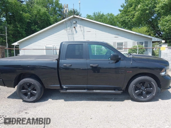 2018 Ram 1500 Express z VIN 1C6RR7FT9JS290131, wystawiony jako IAAI lot #42377820 z przebiegiem 56 442 mil mil oraz . Historia ofert i sprzedaży dostępna na DreamBid. Obrazek 13.