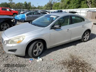 2012 Volvo S60 T5 z VIN YV1622FS7C2036358, wystawiony jako Copart lot #54453335 z przebiegiem 123 055 mil mil oraz Czysty tytuł • Clean title. Historia ofert i sprzedaży dostępna na DreamBid. Obrazek 1.