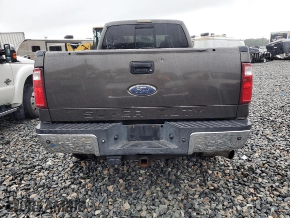 2008 Ford F-350 XL z VIN 1FTWW31R28EA31935, wystawiony jako Copart lot #56000565 z przebiegiem 336 810 mil mil oraz Szkoda całkowita • Salvage title. Historia ofert i sprzedaży dostępna na DreamBid. Obrazek 6.