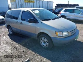 2000 Toyota Sienna CE with VIN 4T3ZF19C1YU240674, listed as a IAAI auction lot 41934876 with 250,196 mi miles. Bid and sale history available at carsss.com. Image 1.