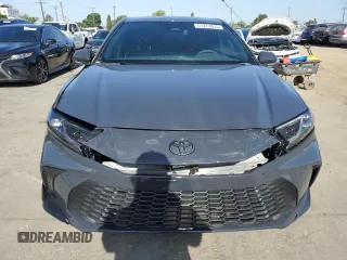 2025 Toyota Camry LE z VIN 4T1DAACK1SU539963, wystawiony jako Copart lot #57273015 z przebiegiem 991 mil mil oraz Szkoda całkowita • Salvage title. Historia ofert i sprzedaży dostępna na DreamBid. Obrazek 5.