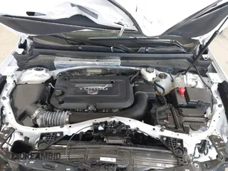 2024 Cadillac XT4 AWD Premium Luxury z VIN 1GYFZDR47RF206465, wystawiony jako IAAI lot #42562562 z przebiegiem 5 951 mil mil oraz . Historia ofert i sprzedaży dostępna na DreamBid. Obrazek 10.