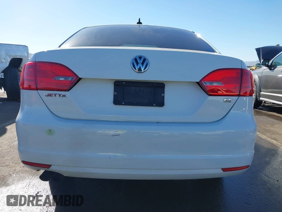 2014 Volkswagen Jetta Sedan SE w/Connectivity with VIN 3VWD07AJ3EM403876, listed as a IAAI auction lot 41209426 with 155,336 mi miles. Bid and sale history available at carsss.com. Image 16.