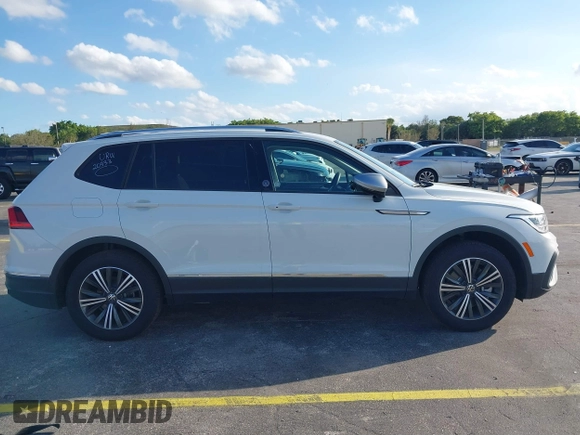 2024 Volkswagen Tiguan Wolfsburg Edition z VIN 3VV6B7AX8RM214044, wystawiony jako IAAI lot #41676715 z przebiegiem 2 167 mil mil oraz . Historia ofert i sprzedaży dostępna na DreamBid. Obrazek 14.