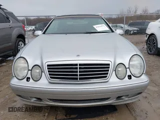 2003 Mercedes-Benz CLK 320 z VIN WDBLK65G33T141954, wystawiony jako IAAI lot #41676472 z przebiegiem 68 041 mil mil oraz . Historia ofert i sprzedaży dostępna na DreamBid. Obrazek 12.