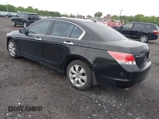 2010 Honda Accord EX-L z VIN 1HGCP3F82AA021632, wystawiony jako IAAI lot #42352213 z przebiegiem 191 450 mil mil oraz . Historia ofert i sprzedaży dostępna na DreamBid. Obrazek 3.