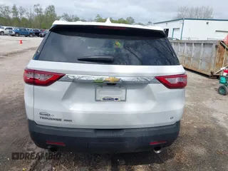 2018 Chevrolet Traverse LT z VIN 1GNEVHKW4JJ275817, wystawiony jako IAAI lot #42179473 z przebiegiem 81 595 mil mil oraz . Historia ofert i sprzedaży dostępna na DreamBid. Obrazek 16.