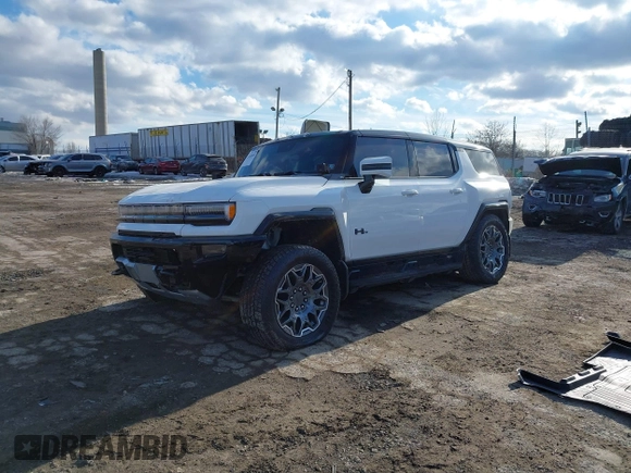 2025 GMC Hummer EV 3X with VIN 1GKB0RDC4SU101284, listed as a IAAI auction lot 41444686 with 4,548 mi miles. Bid and sale history available at carsss.com. Image 17.