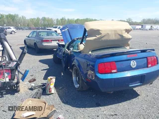 2006 Ford Mustang Standard z VIN 1ZVFT84N265125323, wystawiony jako IAAI lot #42093087 z przebiegiem 193 533 mil mil oraz . Historia ofert i sprzedaży dostępna na DreamBid. Obrazek 3.