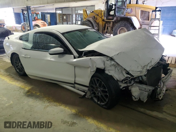 2014 Ford Mustang V6 with VIN 1ZVBP8AM4E5301222, listed as a Copart auction lot 88438055 with Not Provided miles and Salvage Title. Bid and sale history available at carsss.com. Image 4.