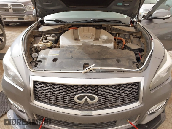 2015 Infiniti M35h Hybrid with VIN JN1EY1AP2FM510029, listed as a IAAI auction lot 41795913 with 152,475 mi miles. Bid and sale history available at carsss.com. Image 10.
