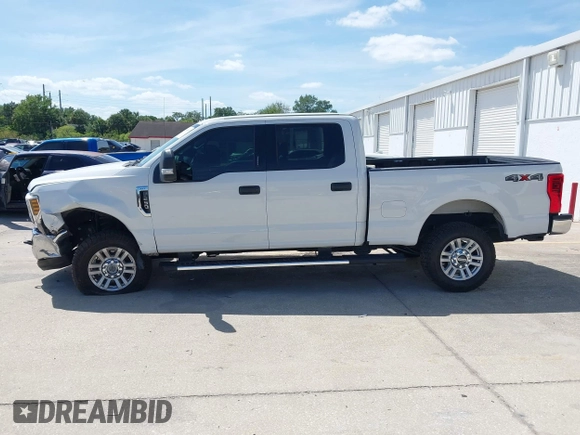 2018 Ford Super Duty F-250 SRW XL with VIN 1FT7W2B64JEC60271, listed as a IAAI auction lot 41960939 with 99,850 mi miles. Bid and sale history available at carsss.com. Image 14.