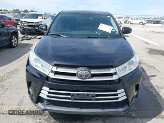 2018 Toyota Highlander LE z VIN 5TDZZRFH2JS276211, wystawiony jako IAAI lot #41799446 z przebiegiem 121 635 mil mil oraz . Historia ofert i sprzedaży dostępna na DreamBid. Obrazek 12.
