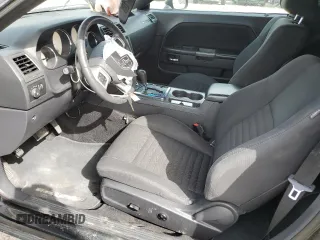 2014 Dodge Challenger R/T z VIN 2C3CDYBT4EH186379, wystawiony jako Copart lot #47617805 z przebiegiem 131 131 mil mil oraz Szkoda całkowita • Salvage title. Historia ofert i sprzedaży dostępna na DreamBid. Obrazek 7.
