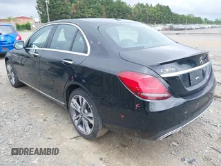 2019 Mercedes-Benz C 300 z VIN WDDWF8EB4KR512866, wystawiony jako IAAI lot #42163271 z przebiegiem 45 025 mil mil oraz . Historia ofert i sprzedaży dostępna na DreamBid. Obrazek 3.