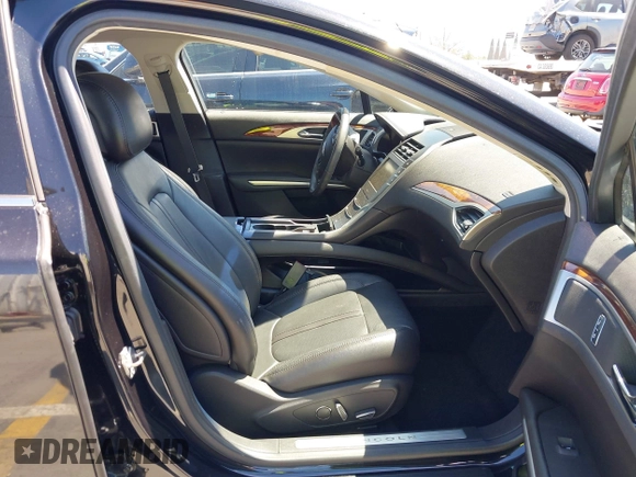 2014 Lincoln MKZ Hybrid z VIN 3LN6L2LU2ER830378, wystawiony jako IAAI lot #42207921 z przebiegiem 155 304 mil mil oraz . Historia ofert i sprzedaży dostępna na DreamBid. Obrazek 5.