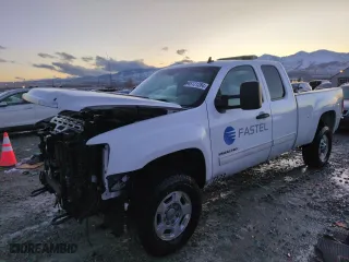 2011 GMC Sierra 2500HD SLE with VIN 1GT220CG5BZ389552, listed as a Copart auction lot 85121284 with 345,909 mi miles and Salvage Title. Bid and sale history available at carsss.com. Image 1.