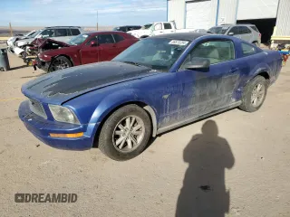 2005 Ford Mustang Deluxe z VIN 1ZVFT80N355149442, wystawiony jako Copart lot #86570294 z przebiegiem Nie podano mil oraz Szkoda całkowita • Salvage title. Historia ofert i sprzedaży dostępna na DreamBid. Obrazek 1.