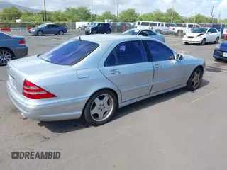 2001 Mercedes-Benz S-Class with VIN WDBNG75JX1A192890, listed as a IAAI auction lot 42088877 with 225,966 mi miles. Bid and sale history available at carsss.com. Image 4.