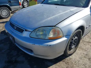 1997 Honda Civic DX z VIN 2HGEJ6528VH583518, wystawiony jako IAAI lot #41388173 z przebiegiem 250 513 mil mil oraz . Historia ofert i sprzedaży dostępna na DreamBid. Obrazek 6.