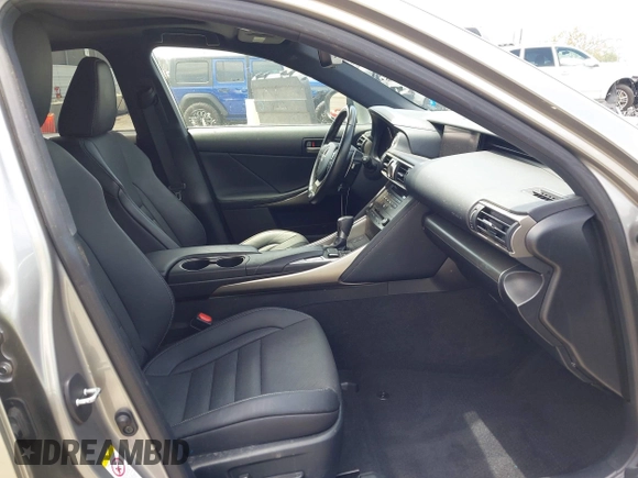 2018 Lexus IS 300 z VIN JTHBA1D28J5073868, wystawiony jako IAAI lot #42346158 z przebiegiem 41 429 mil mil oraz . Historia ofert i sprzedaży dostępna na DreamBid. Obrazek 5.