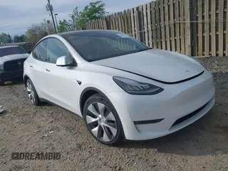 2021 Tesla Model Y Long Range z VIN 5YJYGDEE5MF204908, wystawiony jako IAAI lot #42044625 z przebiegiem 45 527 mil mil oraz . Historia ofert i sprzedaży dostępna na DreamBid. Obrazek 1.