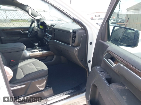 2025 Chevrolet Silverado 1500 with VIN 3GCUKFE84SG146400, listed as a IAAI auction lot 41932799 with 4,683 mi miles and . Bid and sale history available at DreamBid. Image 5.