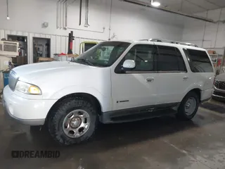 2002 Lincoln Navigator z VIN 5LMFU28R32LJ18485, wystawiony jako IAAI lot #41718606 z przebiegiem 228 590 mil mil oraz . Historia ofert i sprzedaży dostępna na DreamBid. Obrazek 15.