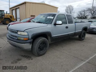 2000 Chevrolet Silverado 2500 LT with VIN 1GCGK29U2YE430010, listed as a Copart auction lot 37657274 with 329,629 mi miles and Clean Title. Bid and sale history available at carsss.com. Image 1.