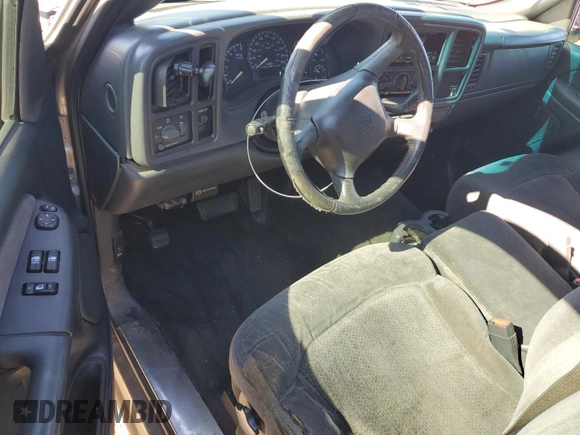 2002 Chevrolet Silverado 1500 LS with VIN 2GCEC19V121194904, listed as a Copart auction lot 84408904 with 266,795 mi miles and Salvage Title. Bid and sale history available at DreamBid. Image 8.