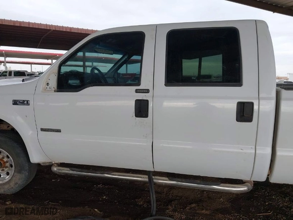 2004 Ford Super Duty F-250 XL with VIN 1FTNW21P04EA45282, listed as a IAAI auction lot 41575537 with 189,330 mi miles. Bid and sale history available at carsss.com. Image 14.