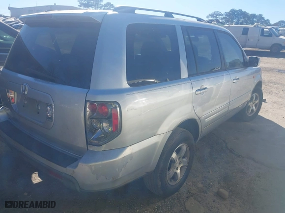 2008 Honda Pilot EX-L with VIN 5FNYF285X8B022601, listed as a IAAI auction lot 41693222 with 119,753 mi miles. Bid and sale history available at carsss.com. Image 4.